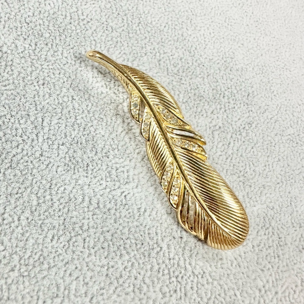 Christian Dior 1970s Vintage Gold Plated Textured Feather Leaf Crystals Brooch